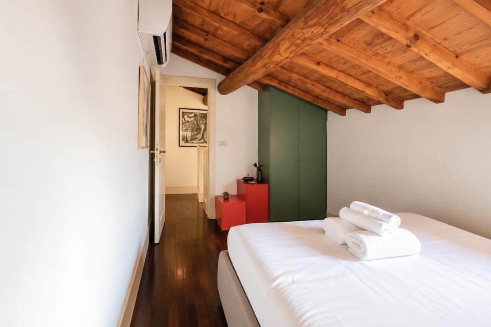 Bedroom, air conditioner
