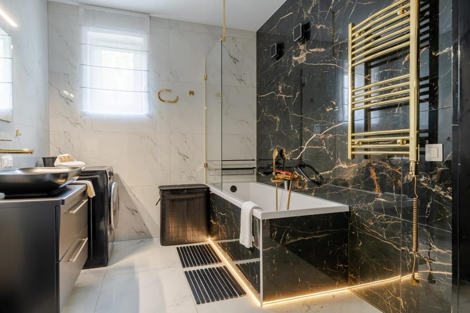 Shower, Kitchen or kitchenette