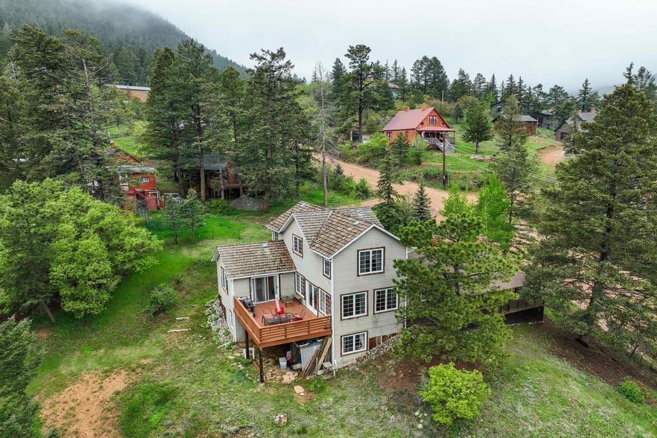 Fallsview Cabin Forest Escape w Rustic Charm Cabin in Green Mountain Falls