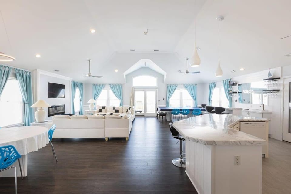 Semi-Oceanfront 8 bed with Pool Spa Ocean Views House in Nags Head