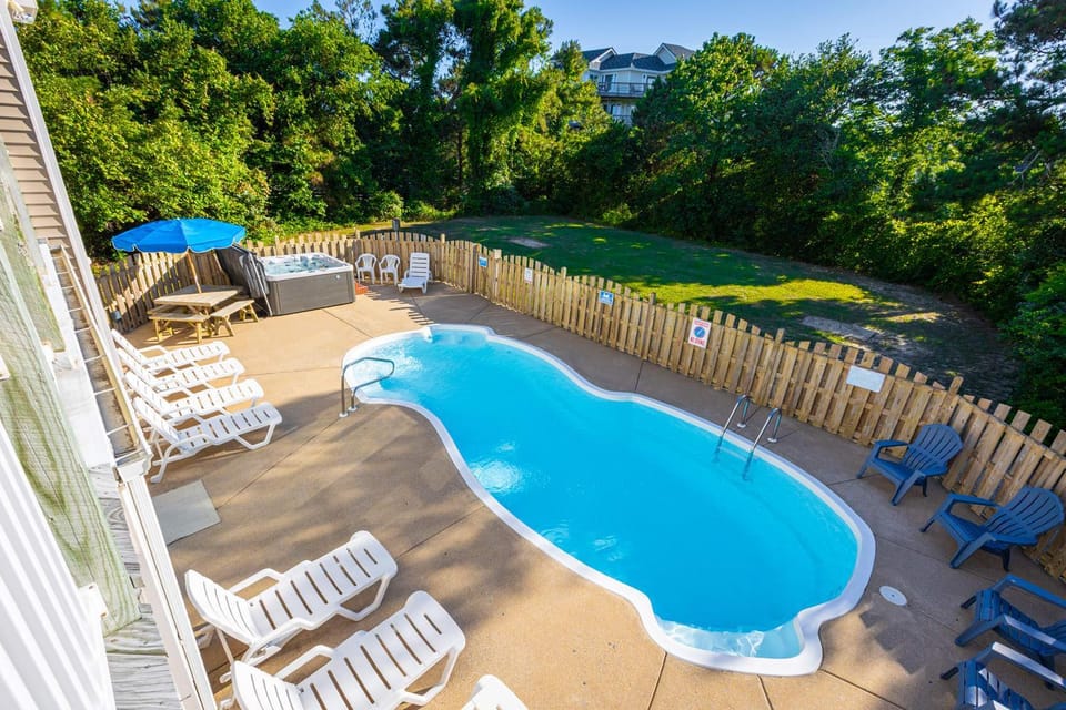 Steps to Beach Private Pool Spa & Spacious Yard House in Corolla