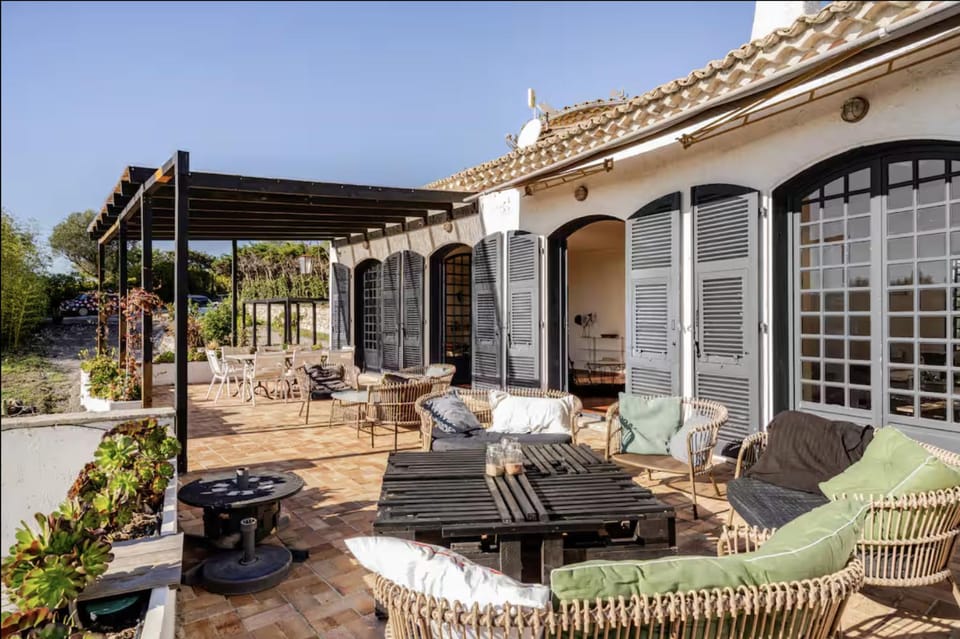 Villa, piscine et vue mer exceptionnelle à Nice House in Nice