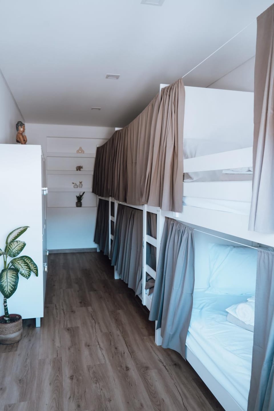 Bedroom, bunk bed