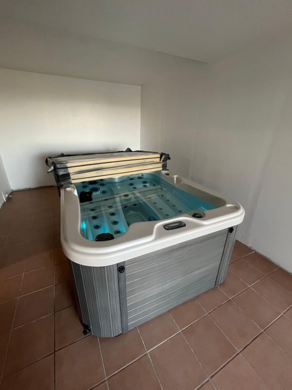 Hot Tub, Hot Tub
