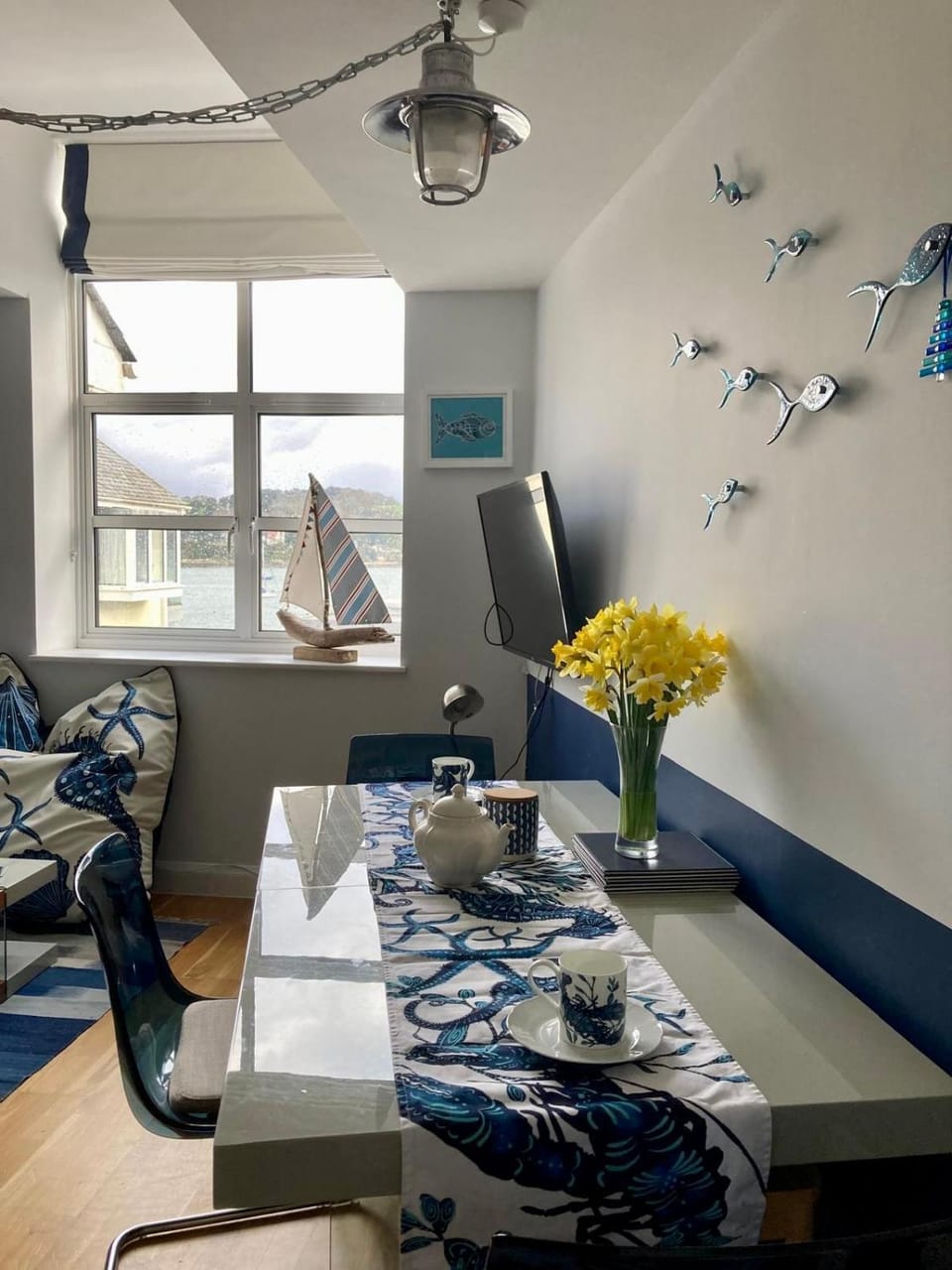 'Shorebird' central apartment, sea views & parking Apartment in England