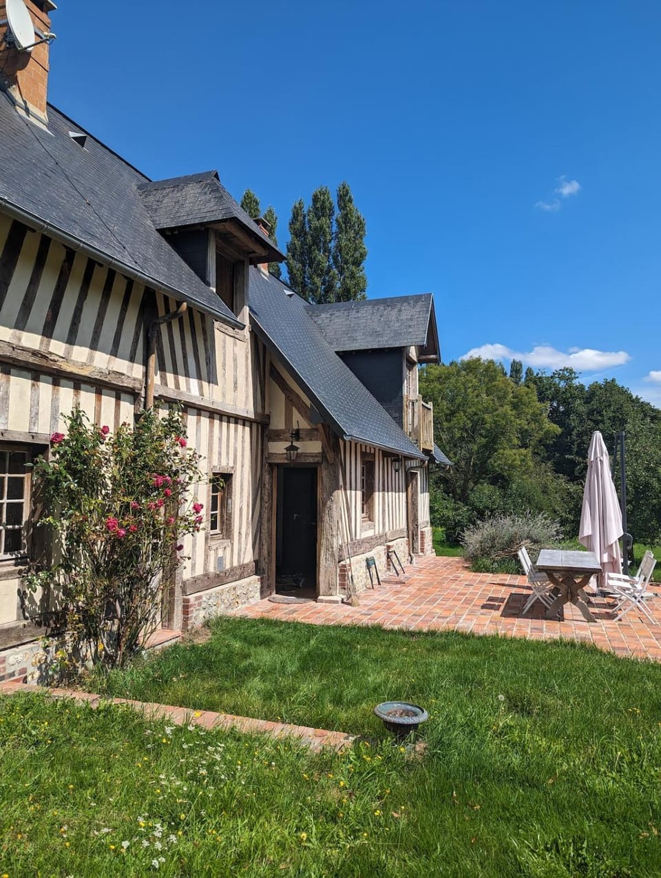 Property building, Patio, Patio, Garden