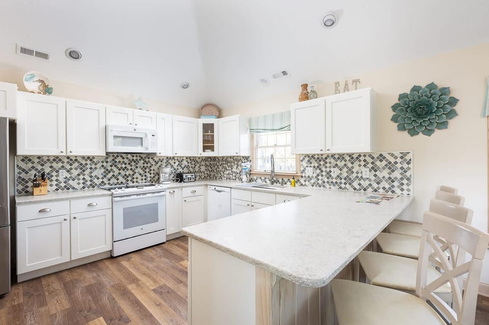 4min Walk to Beach with Resort Pool Gym Hot Tub House in Corolla