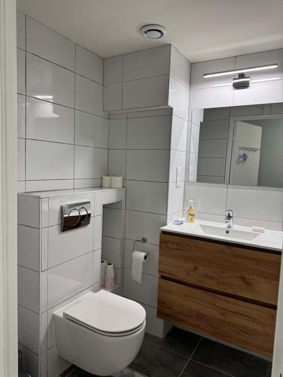 Studio with terrace in the center with AC Apartment in Antibes