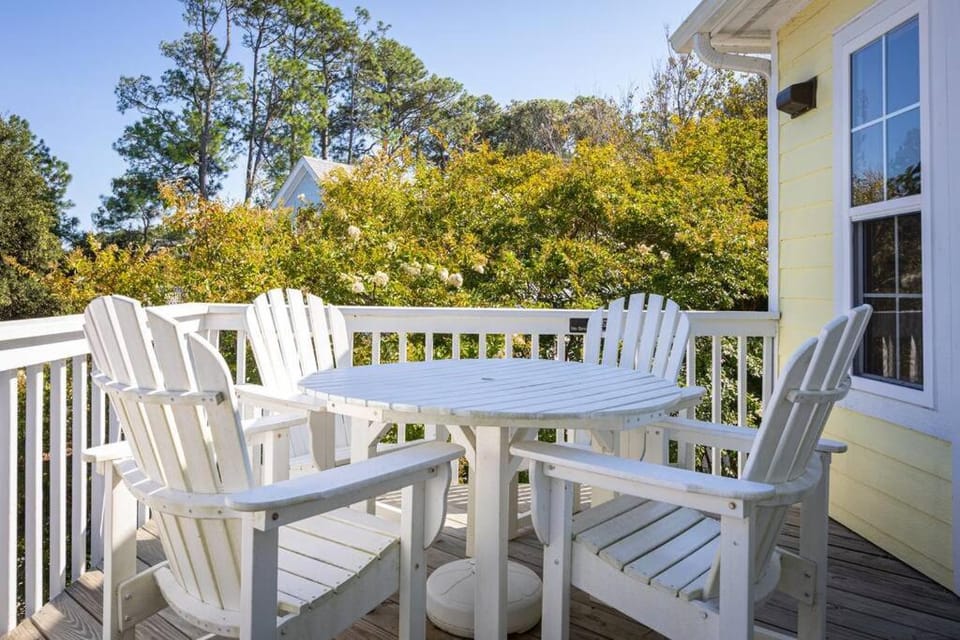 Oceanside in Corolla Light with Pool Walk to Beach House in Corolla