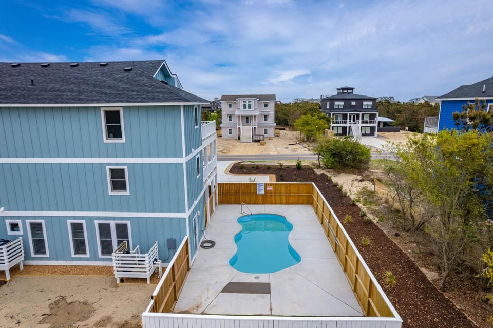 Newly Built Luxury Home Near Beach with Pool and Spa House in Corolla