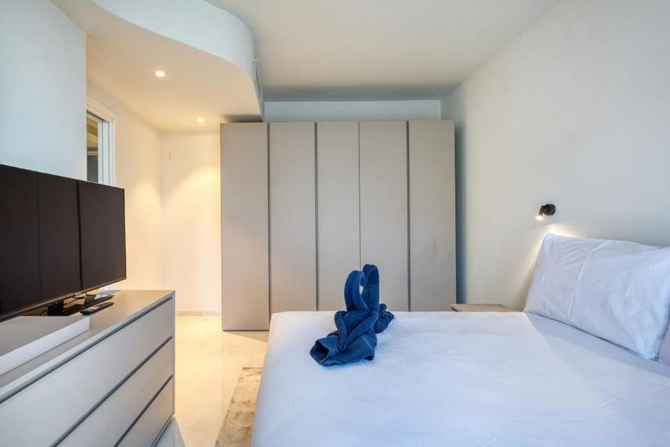 Luxury 1-Bedroom Residence at Mercury Suites Apartment in Saint Julians