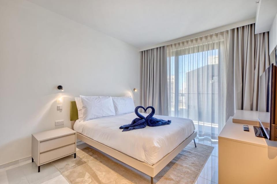 Luxury 1-Bedroom Residence at Mercury Suites Apartment in Saint Julians