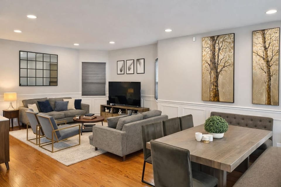 Spacious 5-Bedroom Retreat in Forest Park House in Forest Park