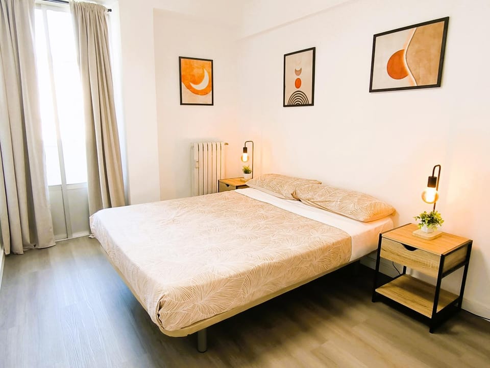Bed, Photo of the whole room, Bedroom
