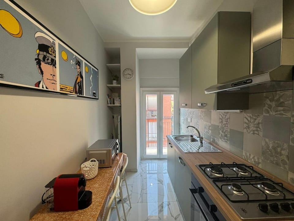Coffee/tea facilities, Kitchen or kitchenette, microwave, oven, stove