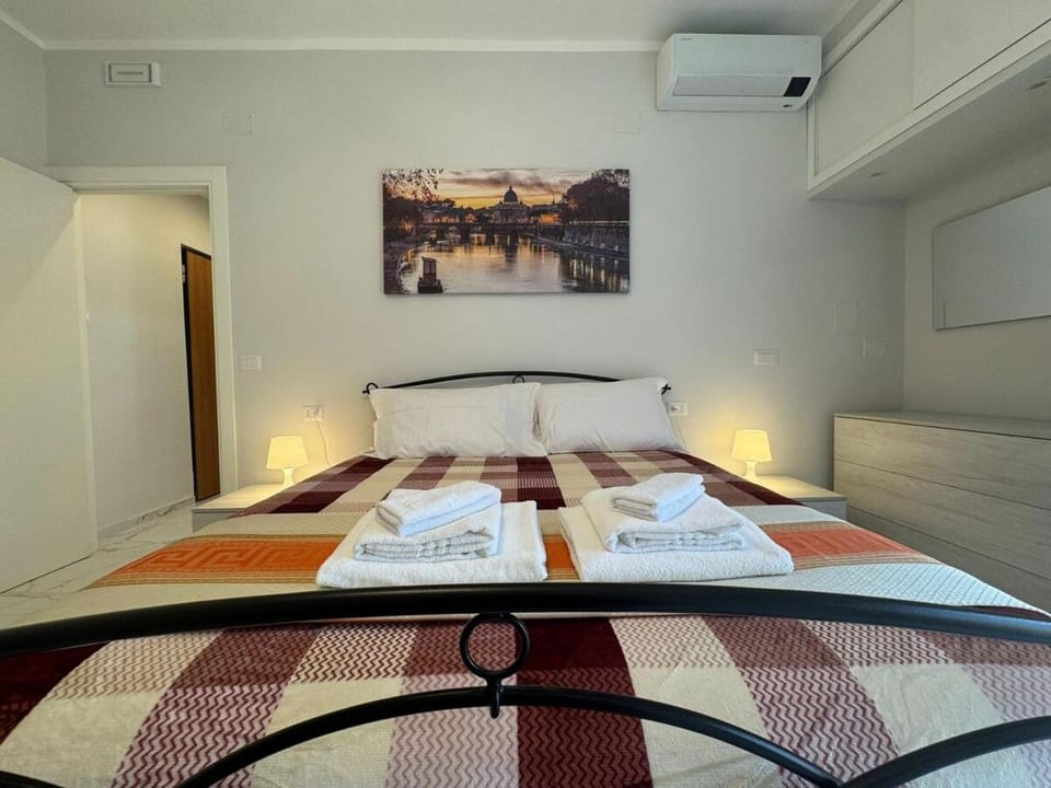 Bed, Photo of the whole room, Bedroom, towels, air conditioner