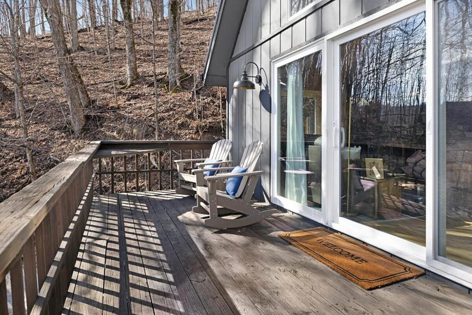 Chalet Getaway, Hot Tub, Pet Friendly! Chalet in Seven Devils