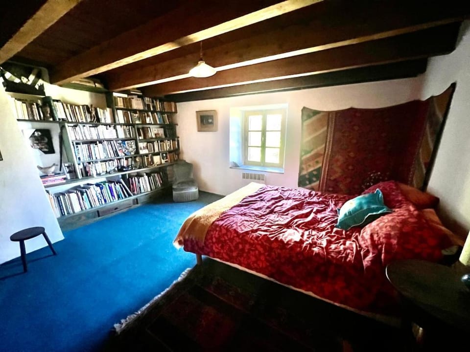 Le Cheix House in Auvergne-Rhône-Alpes