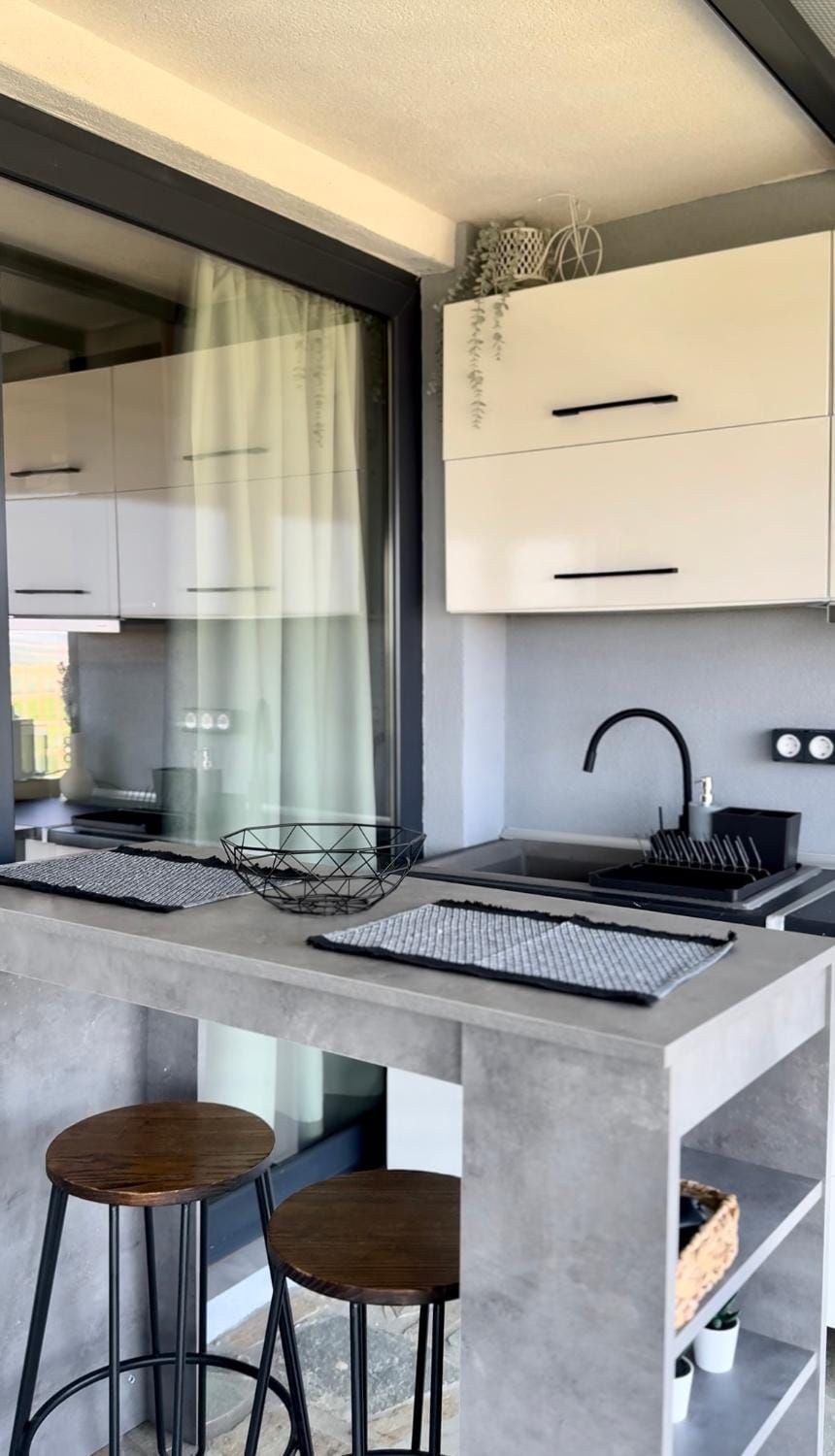 Kitchen or kitchenette