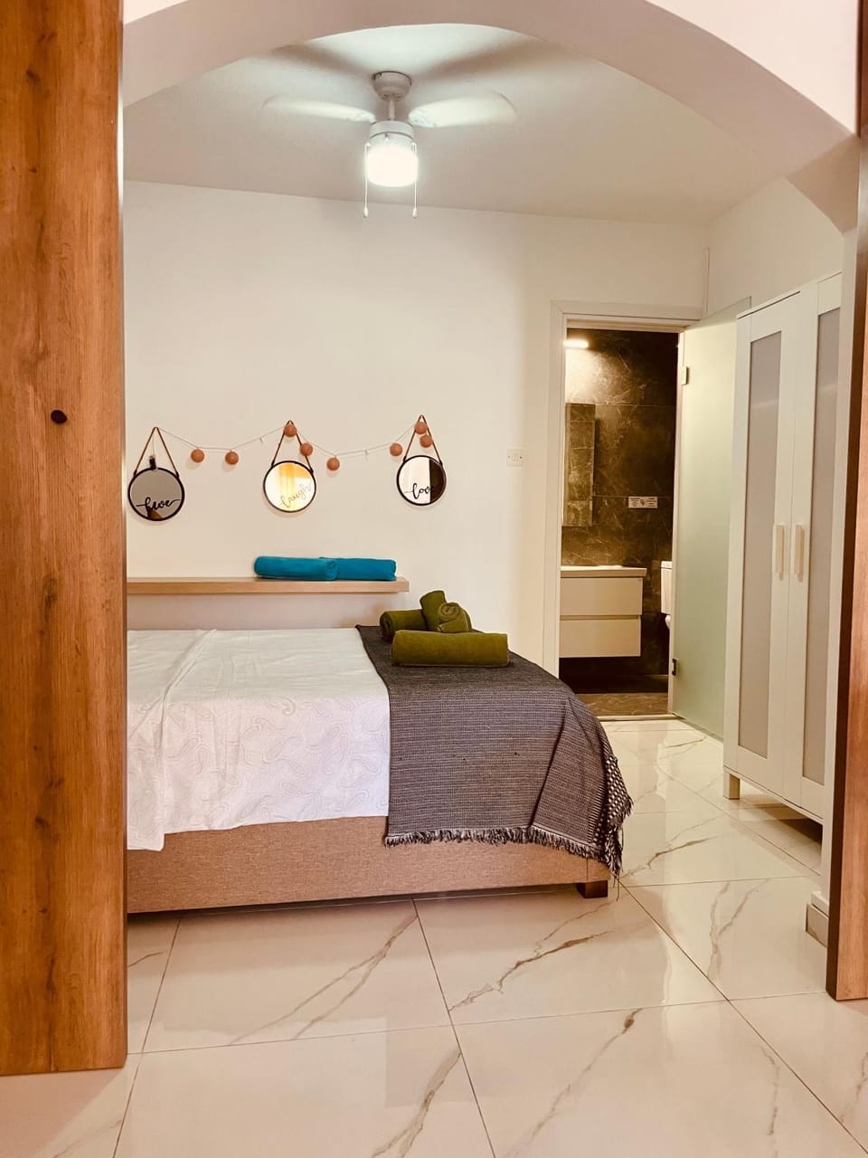 Bed, Bedroom, towels, wardrobe