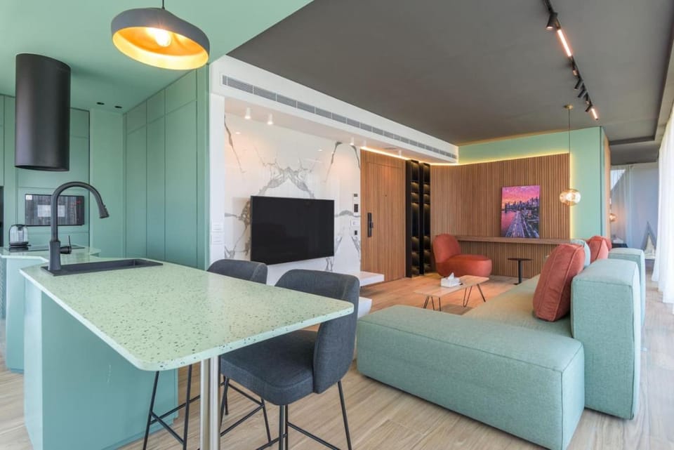 TV and multimedia, Kitchen or kitchenette, Living room, Dining area