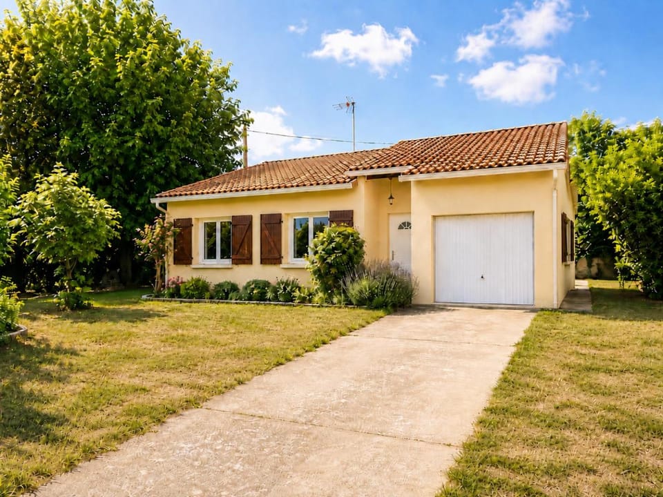 Property building, Spring, Day, Garden, Garden view