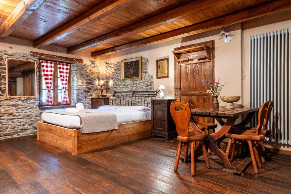 Bed, Living room