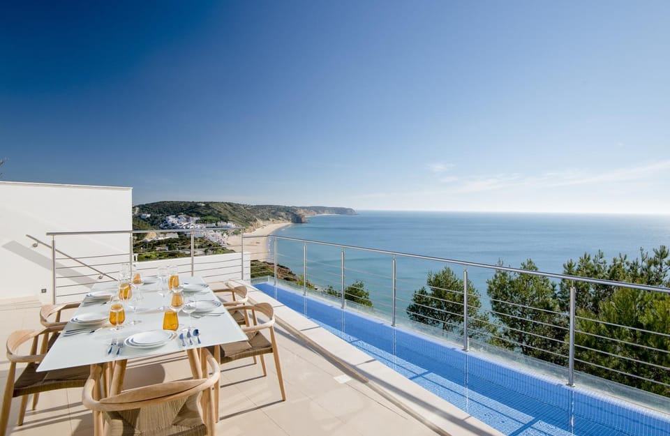 Property building, Balcony/Terrace, Sea view