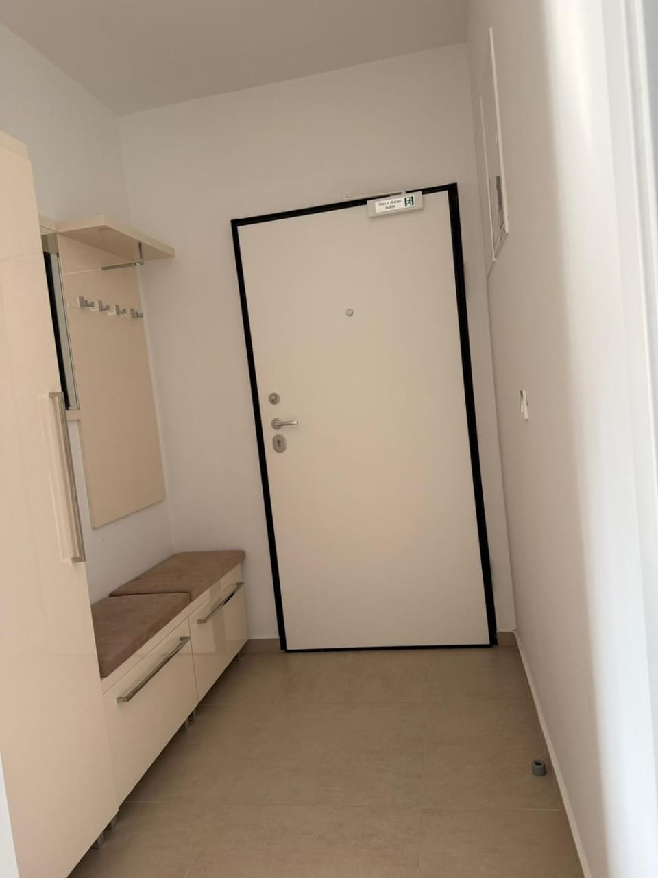 Photo of the whole room, Bedroom, wardrobe