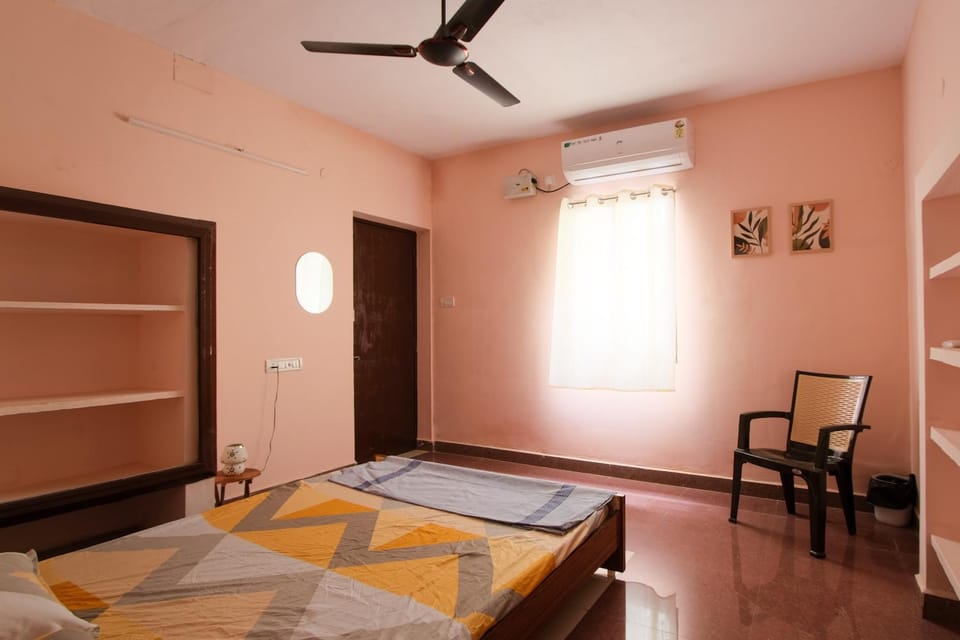Bed, Photo of the whole room, air conditioner