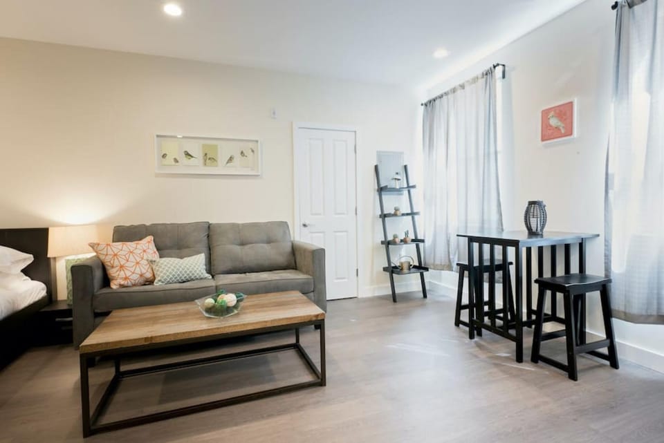 Simple Studio Walk to MGH Beacon Hill and North End Apartment in South Boston