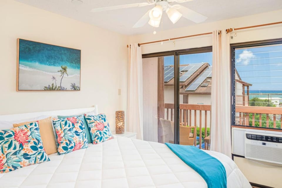 Central and Bright 2 BR, 2 BA, Pool and Oceanview House in Lihue