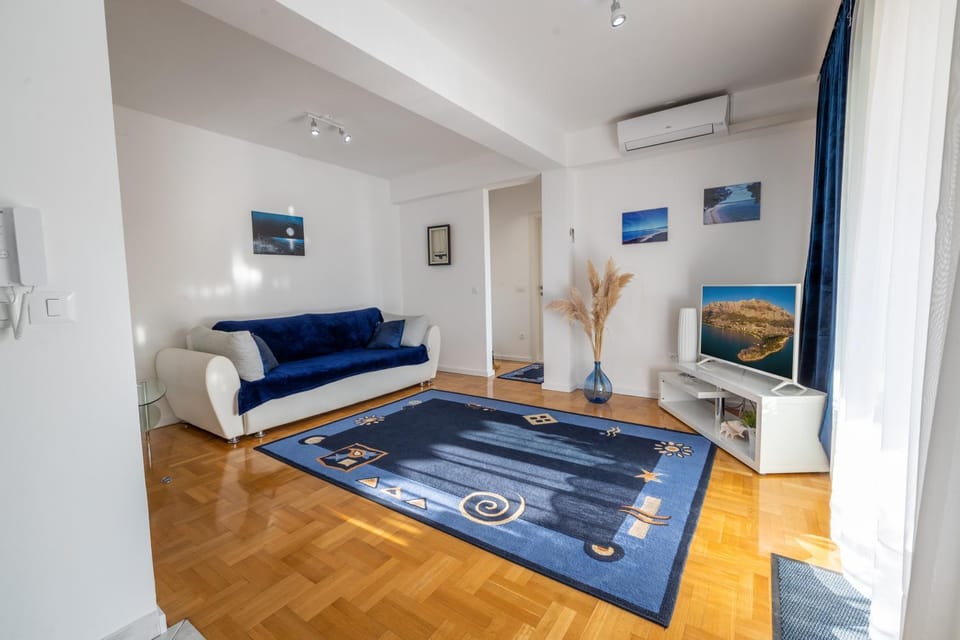 Apartments Antunović Apartment in Makarska