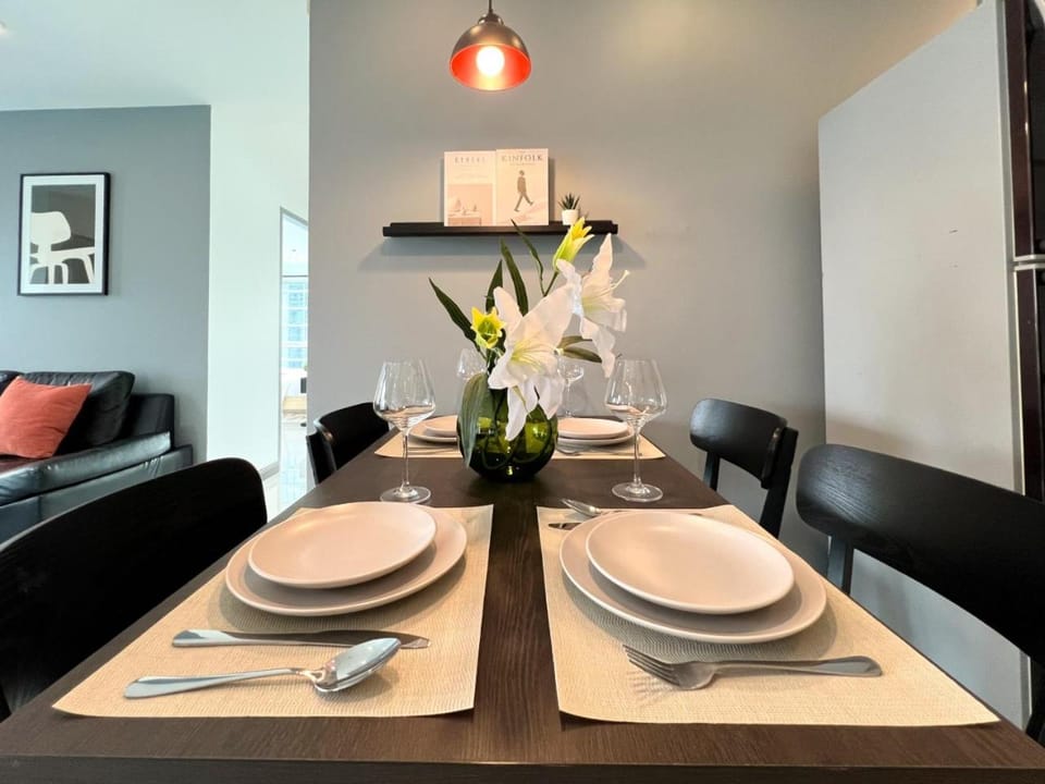 Stylish 2BR City View - BTS St.Louis - Ultra Fast Wifi House in Bangkok