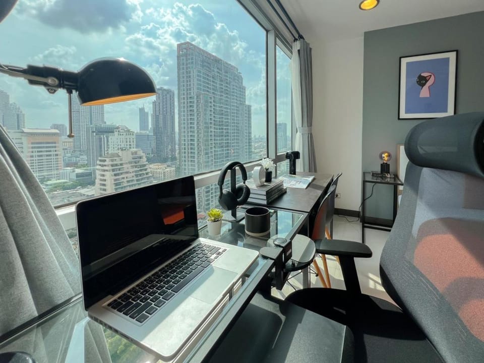 Stylish 2BR City View - BTS St.Louis - Ultra Fast Wifi House in Bangkok