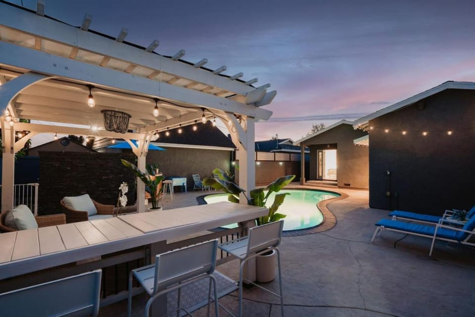 Coastal Lagoon - Pool Heating - Games - Air Hockey House in Long Beach