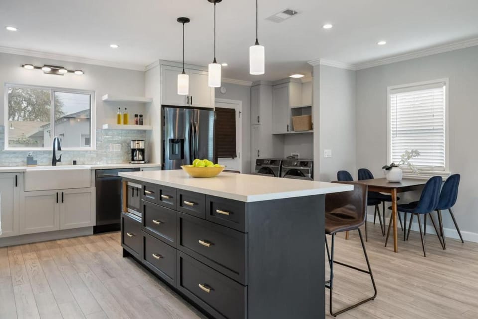 Luxury Hangout - Private Spa - Game Room - Arcade House in Long Beach