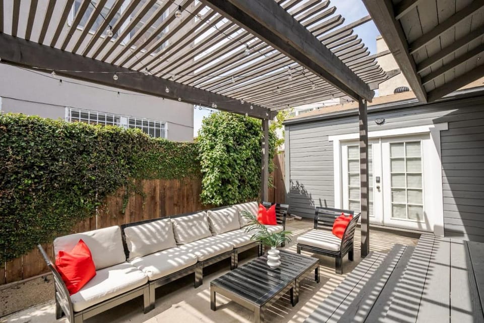 HGTV Featured Modern Craftsman Mins2Beach GameRm House in Long Beach