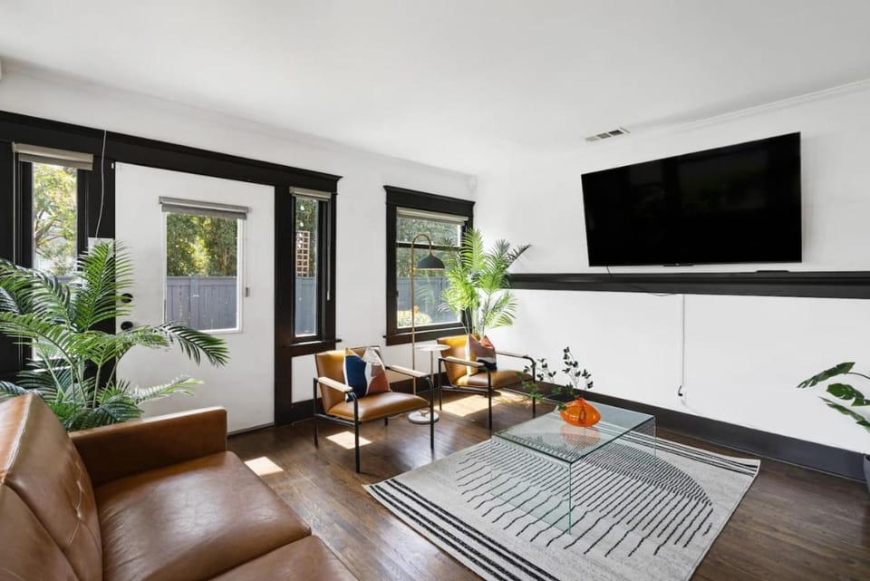 HGTV Featured Modern Craftsman Mins2Beach GameRm House in Long Beach