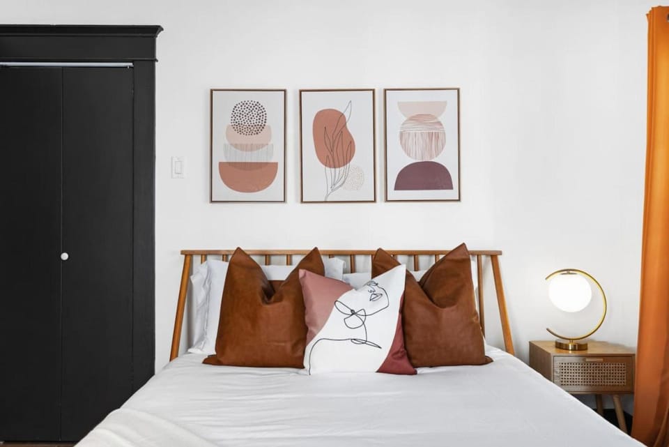 HGTV Featured Modern Craftsman Mins2Beach GameRm House in Long Beach