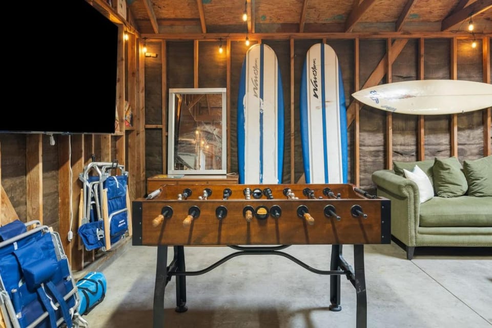 Surfers Dreams - 5min Drive to Beach with PoolTable House in Long Beach