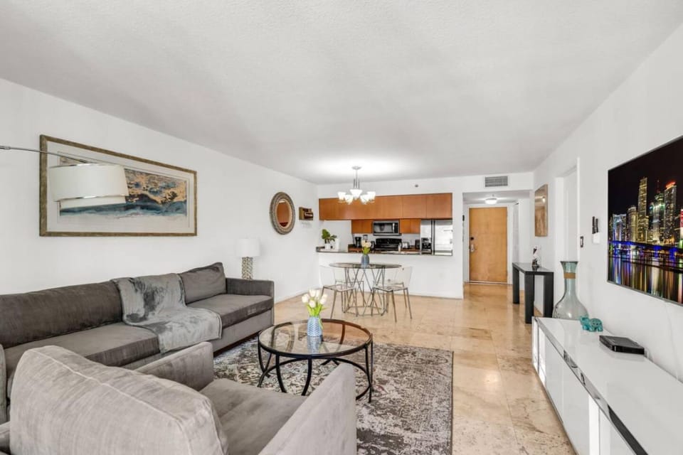 Stylish 1BR Brickell Retreat Walk to Everything Apartment in Brickell