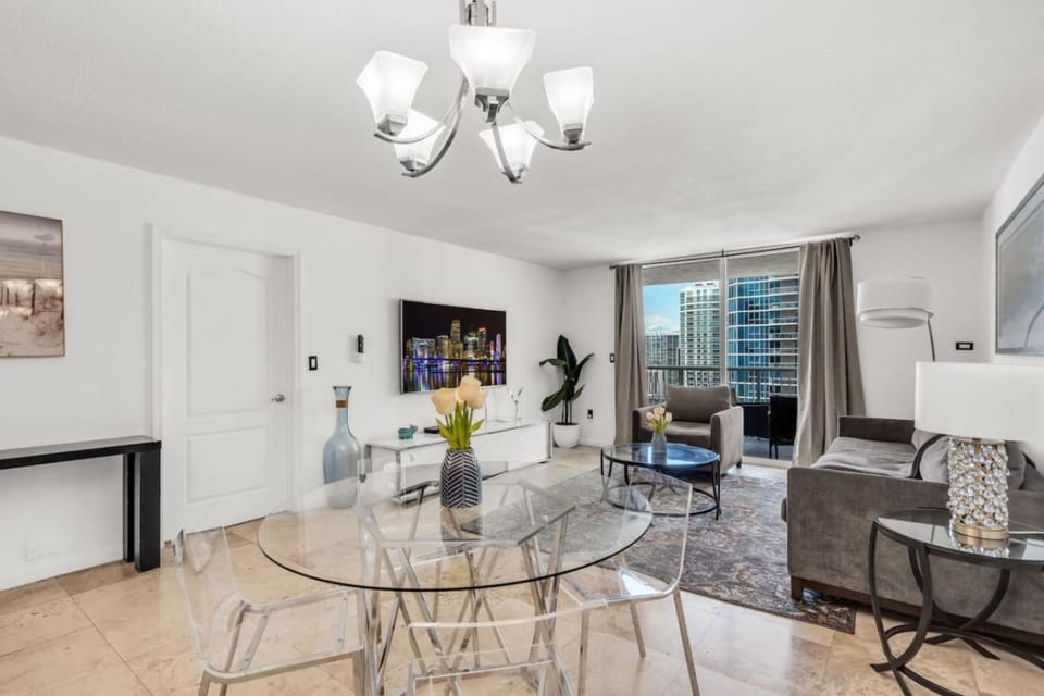 Stylish 1BR Brickell Retreat Walk to Everything Apartment in Brickell