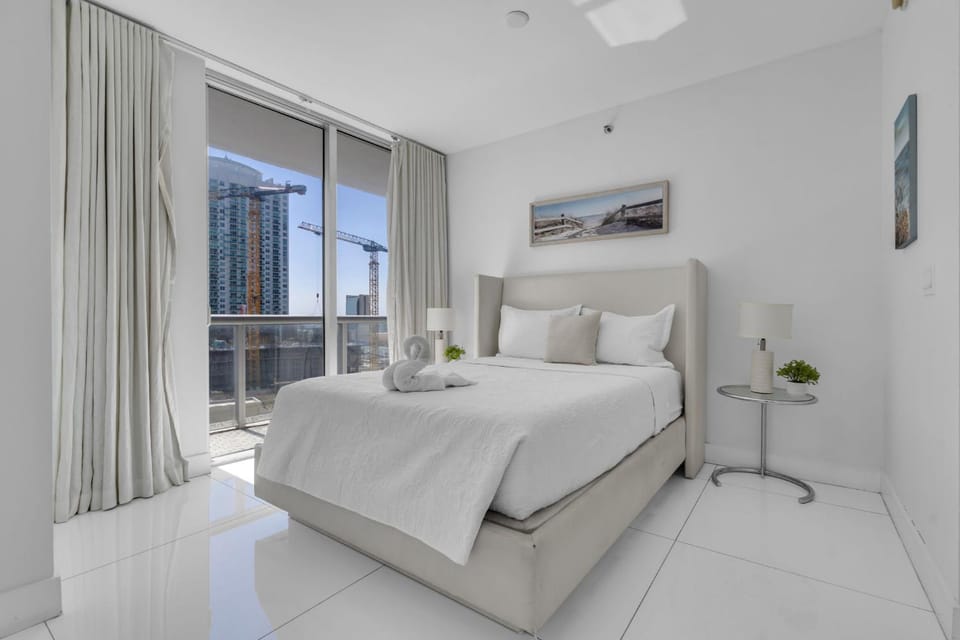 Icon Brickell 2BR Poolside Paradise in the Sky Apartment in Brickell