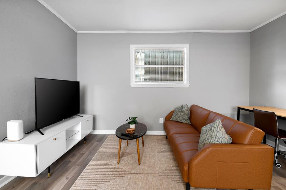 Chic 1 BDR on Westheimer - 92 Walk Score - Free Parking - Free Wifi Apartment in Houston