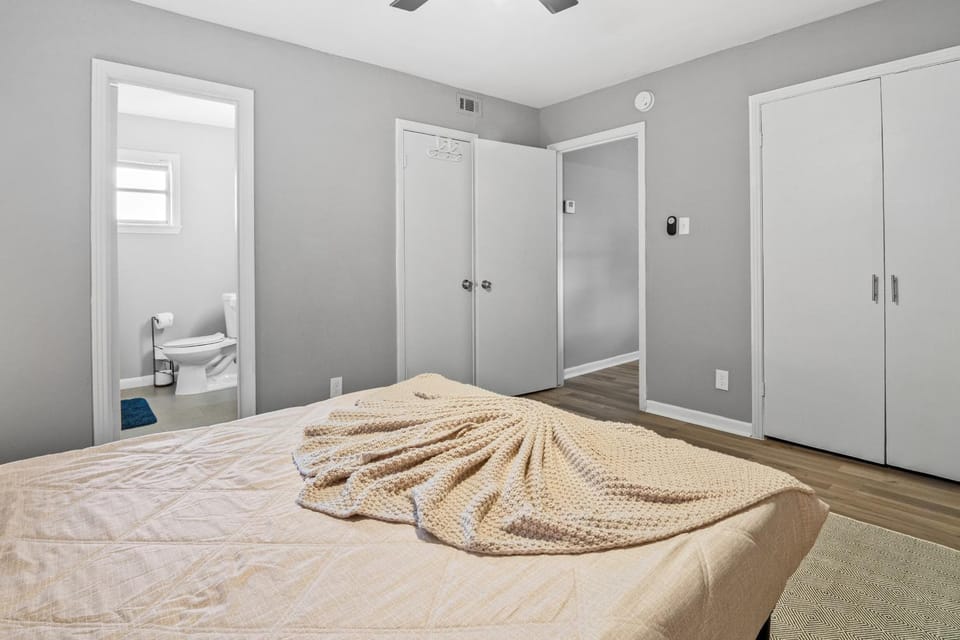 Chic 1 BDR on Westheimer - 92 Walk Score - Free Parking - Free Wifi Apartment in Houston