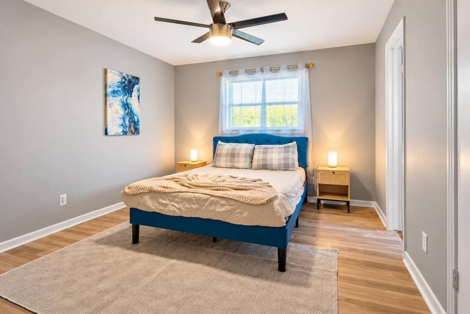 Bed, Photo of the whole room, Bedroom