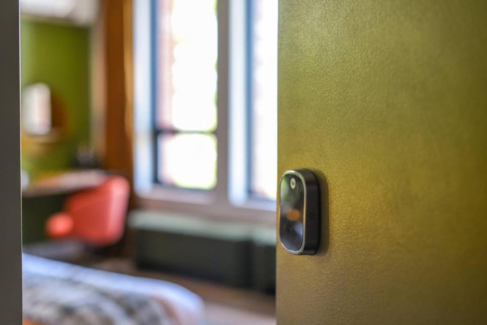HostWise Stays - Grandview Studio, Skyline Views, Private Parking Apartment in Pittsburgh
