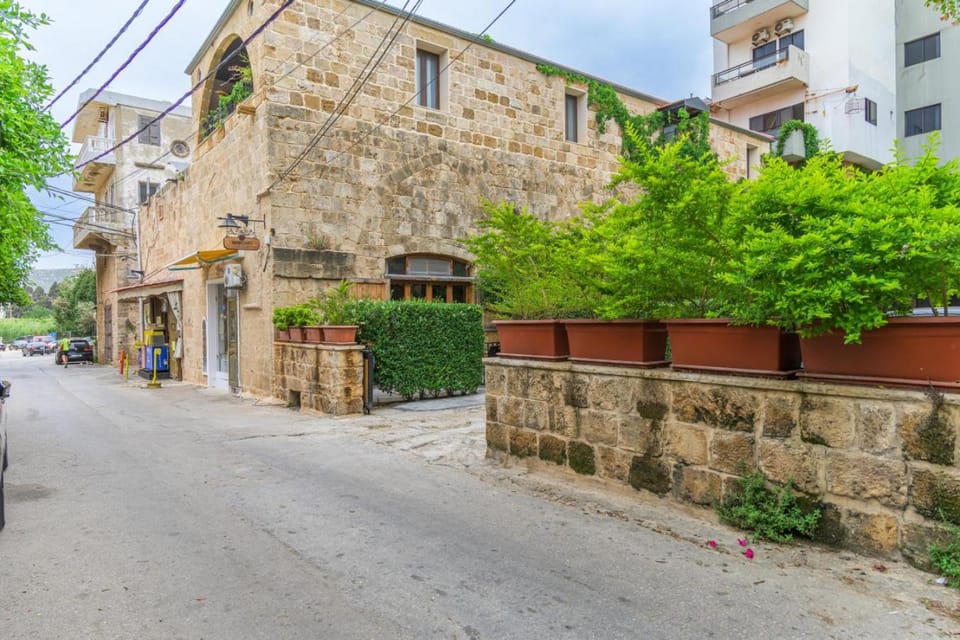 Property building, Neighbourhood, City view, Street view, Location