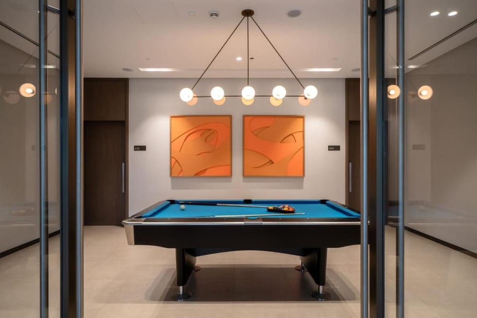 Billiard, Game Room